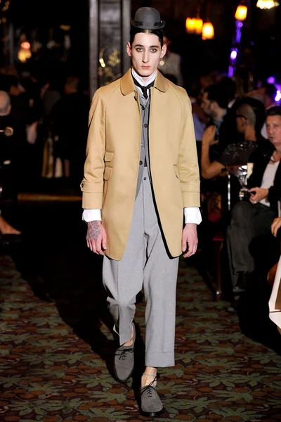 Look 18